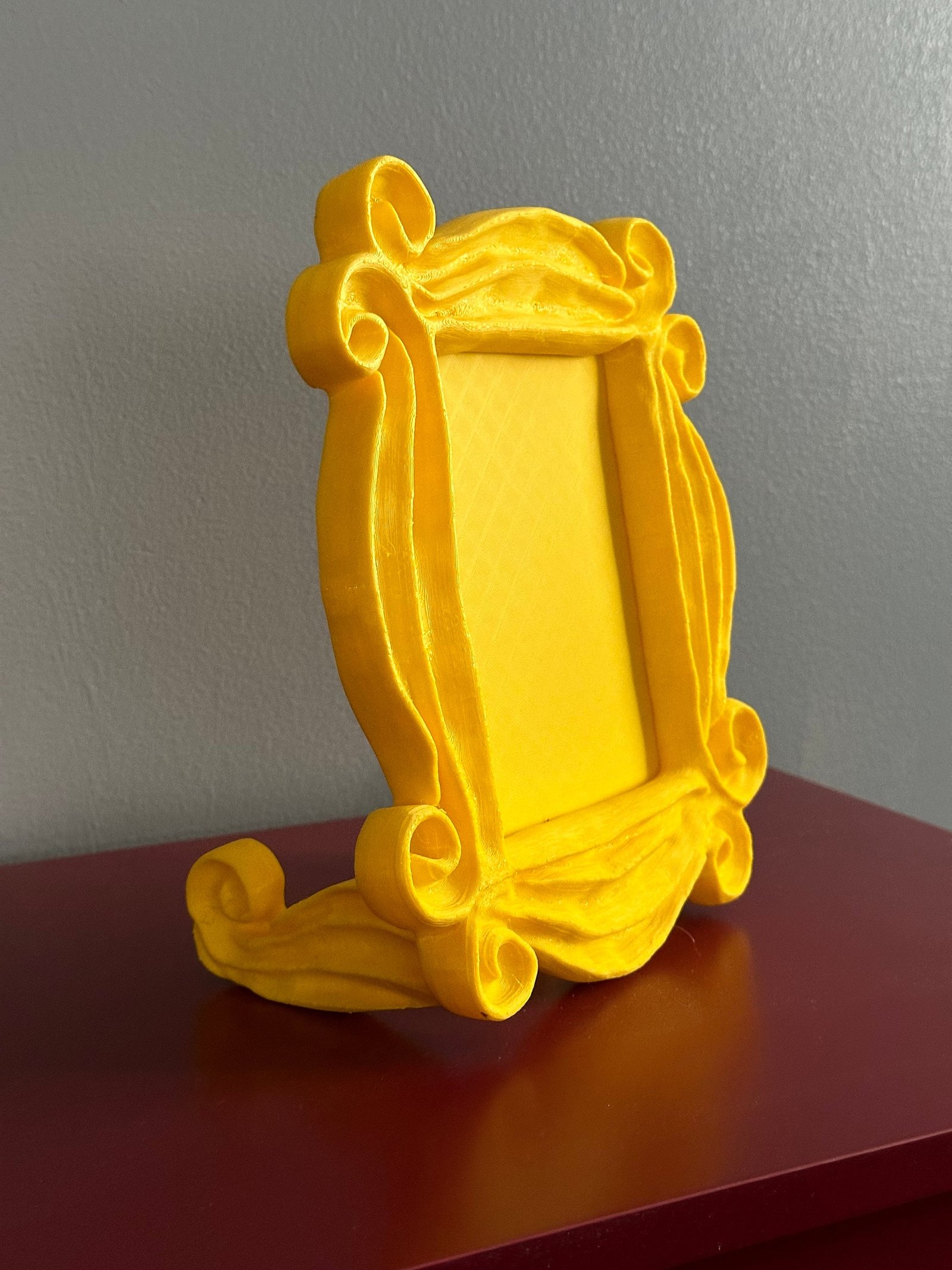 Friends Picture Frame / Fits 6x4 pictures / Yellow
